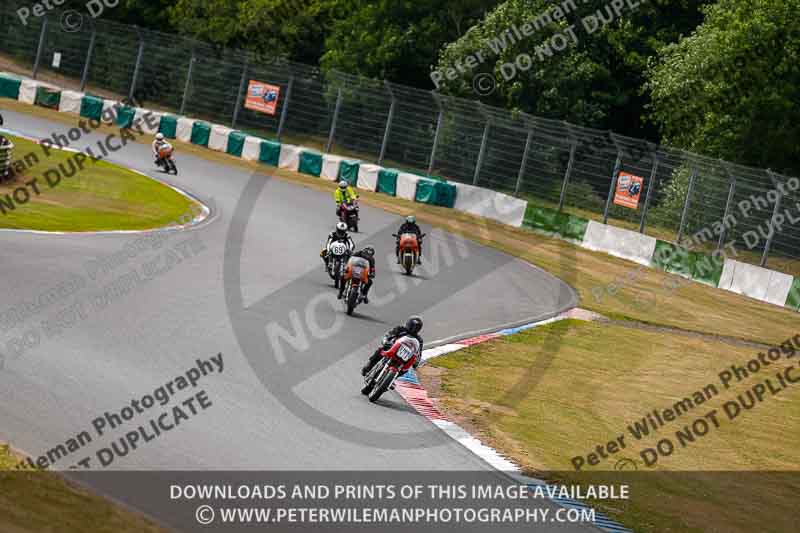 Vintage motorcycle club;eventdigitalimages;mallory park;mallory park trackday photographs;no limits trackdays;peter wileman photography;trackday digital images;trackday photos;vmcc festival 1000 bikes photographs